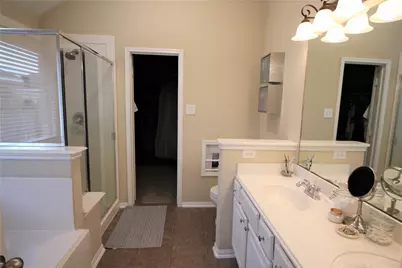 2409 Avalon Trace Lane, Pearland, TX 77581 - Photo 10