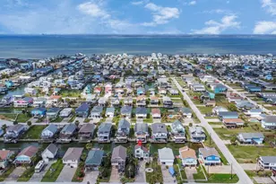 22108 Zapata, Galveston, TX 77554 - Photo 4