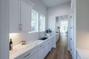 2311 Saxon Dr, Houston, TX 77018 - Photo 8