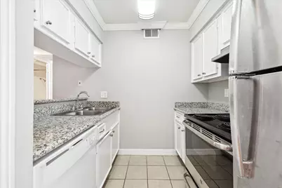 201 Emerson Street #11, Houston, TX 77006 - Photo 6