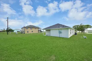 1105 W Bayshore Dr, Palacios, TX 77465 - Photo 38
