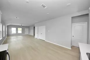 1105 W Bayshore Dr, Palacios, TX 77465 - Photo 22