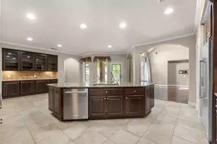 95 W Hullwood Cir, The Woodlands, TX 77389 - Photo 14