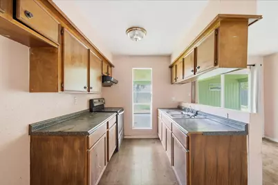 4826 27th Street, Dickinson, TX 77539 - Photo 4