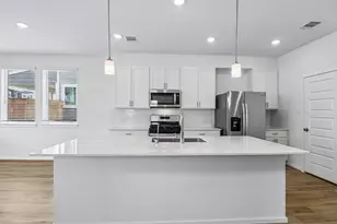 2169 Boardwalk Ln, Kemah, TX 77565 - Photo 1
