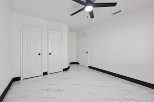 10703 White Bridge Ln, Sugar Land, TX 77498 - Photo 32