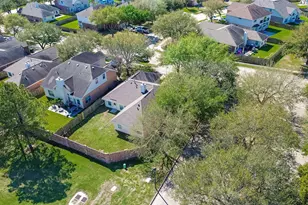 10703 White Bridge Ln, Sugar Land, TX 77498 - Photo 44