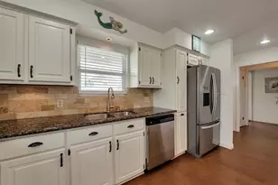 1302 Tiki Dr, Tiki Island, TX 77554 - Photo 14