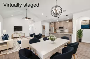 1012 Creswell Ln, Kerrville, TX 78028 - Photo 2