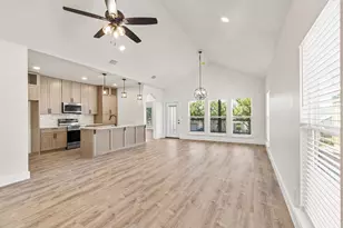 1012 Creswell Ln, Kerrville, TX 78028 - Photo 4