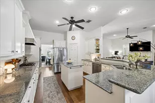 705 Fairway Oaks, Conroe, TX 77302 - Photo 18