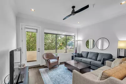 510 Lovett Boulevard #404, Houston, TX 77006 - Photo 4