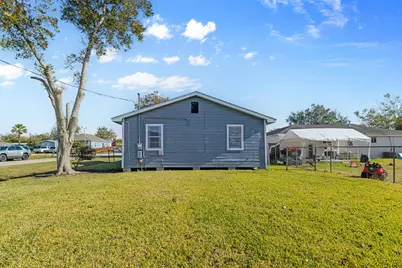 1051 Avenue A, Bacliff, TX 77518 - Photo 20