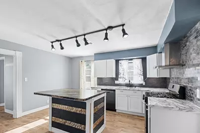 1051 Avenue A, Bacliff, TX 77518 - Photo 6