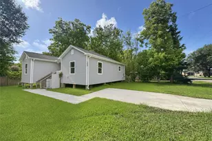 303 S 4th St, Alvin, TX 77511 - Photo 46