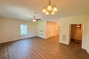 303 S 4th St, Alvin, TX 77511 - Photo 8