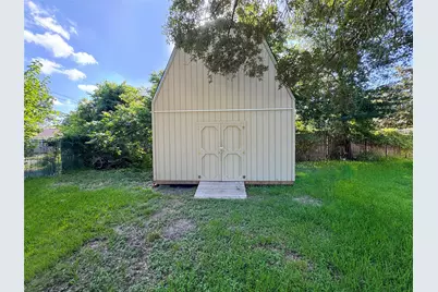 303 S 4th Street, Alvin, TX 77511 - Photo 20