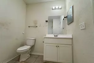 303 S 4th St, Alvin, TX 77511 - Photo 18