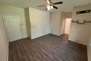 303 S 4th St, Alvin, TX 77511 - Photo 14
