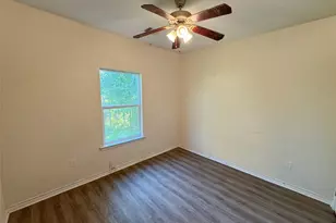 303 S 4th St, Alvin, TX 77511 - Photo 28