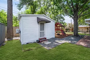 4717 Chrystell Ln, Houston, TX 77092 - Photo 32
