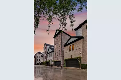 1323 Hunters Meadow Ln, Houston, TX 77055 - Photo 2