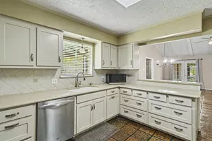2301 Longwood Dr, Pearland, TX 77581 - Photo 8