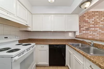 889 Wax Myrtle Lane, Houston, TX 77079 - Photo 12