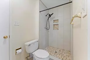 10556 Hammerly Blvd, Houston, TX 77043 - Photo 20