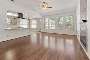 54 S Summer Cloud Dr, The Woodlands, TX 77381 - Photo 6