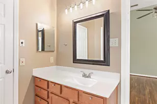 54 S Summer Cloud Dr, The Woodlands, TX 77381 - Photo 20
