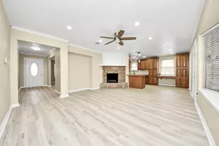 11830 Burlingame Dr, Houston, TX 77099 - Photo 8