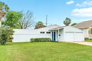 105 Marlin Ave, Galveston, TX 77550 - Photo 2