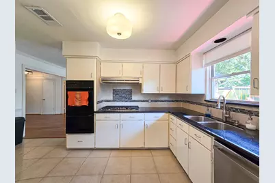 9507 Meadowbriar Lane, Houston, TX 77063 - Photo 10