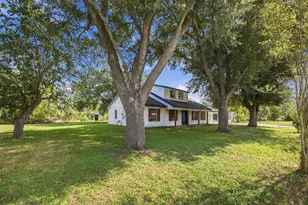 500 E Davitt St, Eagle Lake, TX 77434 - Photo 2