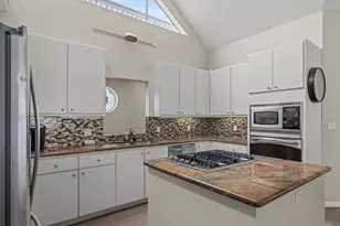 19131 Kahala Dr, Galveston, TX 77554 - Photo 14