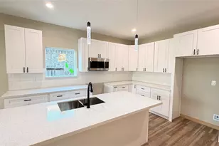 7821 Angus St, Houston, TX 77028 - Photo 10