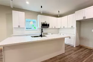 7821 Angus St, Houston, TX 77028 - Photo 8