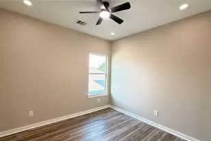 7821 Angus St, Houston, TX 77028 - Photo 4