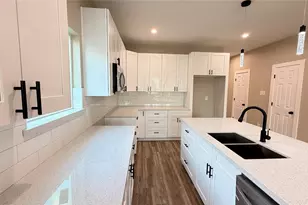 7821 Angus St, Houston, TX 77028 - Photo 12