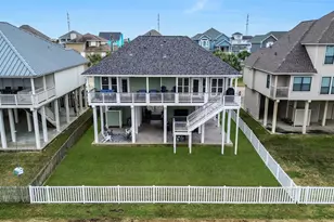 13602 Windlass Cir, Galveston, TX 77554 - Photo 32