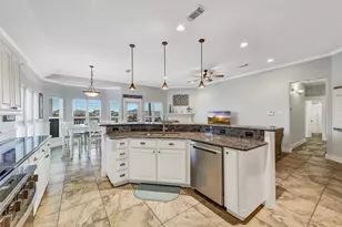 13602 Windlass Cir, Galveston, TX 77554 - Photo 10