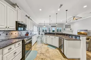 13602 Windlass Cir, Galveston, TX 77554 - Photo 8