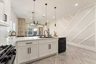 913 Santa Anna Ln, La Porte, TX 77571 - Photo 6