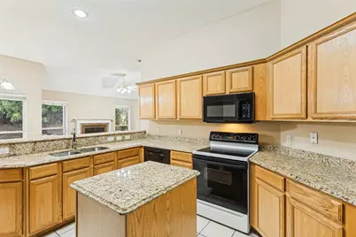 6025 Western Creek Lane, Haltom City, TX 76137 - Photo 6