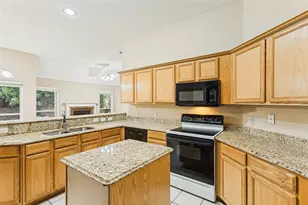 6025 Western Creek Ln, Haltom City, TX 76137 - Photo 6