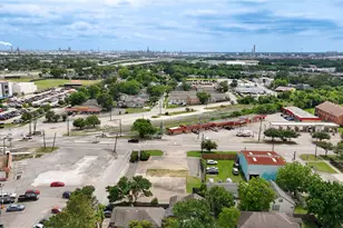 2002 Broadway St, Houston, TX 77012 - Photo 2