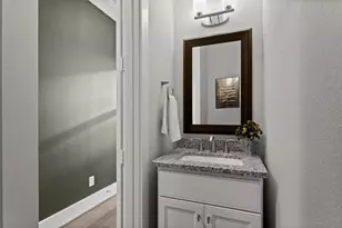 817 Kamano Ave, Houston, TX 77008 - Photo 8