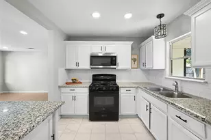 5926 Belneath St, Houston, TX 77033 - Photo 6