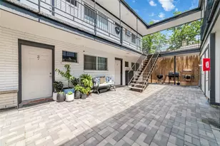 1424 Marshall St, Houston, TX 77006 - Photo 2